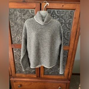 Christian Siriano Oversized popover knit sweater  size M